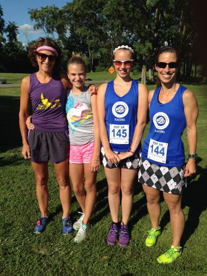 Brenda, Jocelyn, Elizabeth and me before the run Brenda, Jocelyn, Elizabeth and me before the run